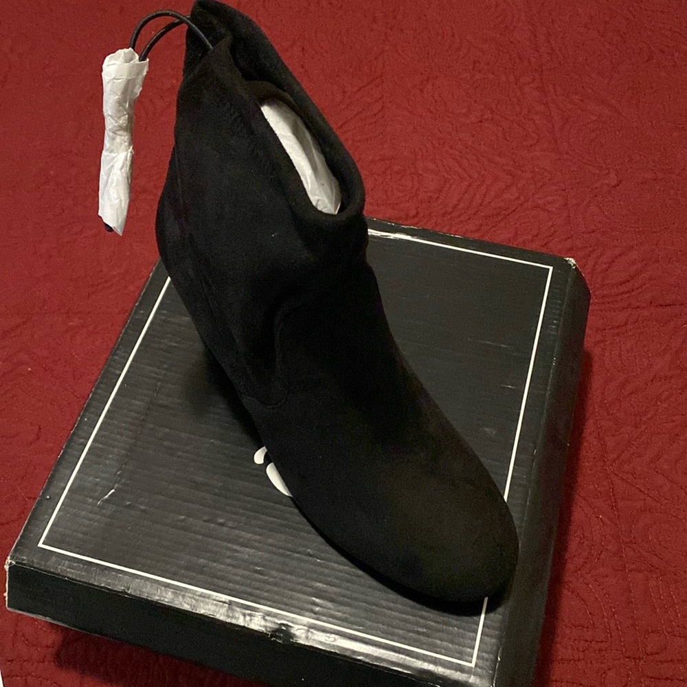 Qupid booties NIB
